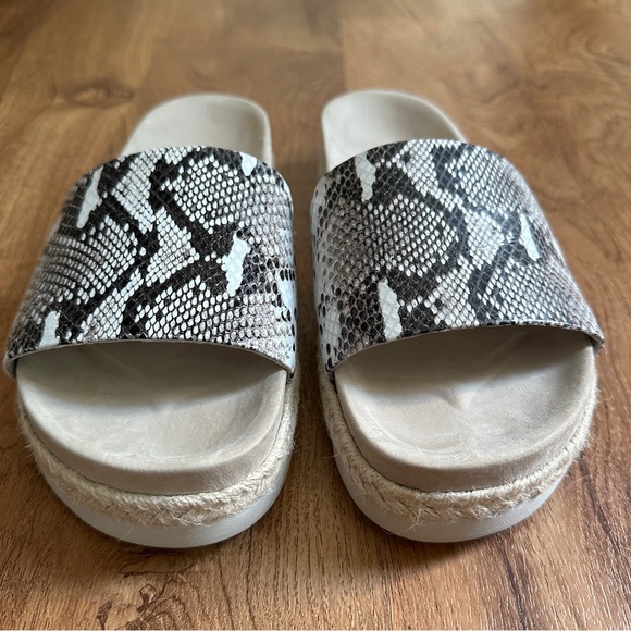 J/SLIDES Libby Sandal - Picture 2 of 8